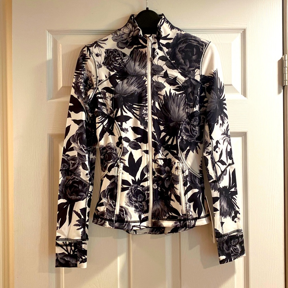 NWT.  Lululemon Forme Jacket II